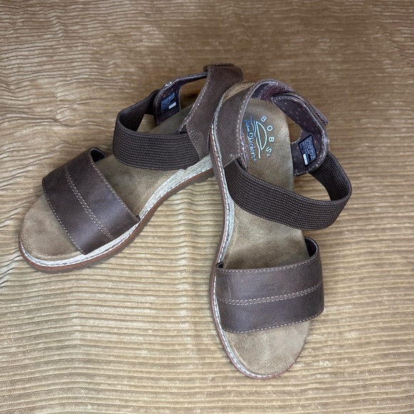 Bobs Sketchers NWOT sandals - Picture 2 of 5
